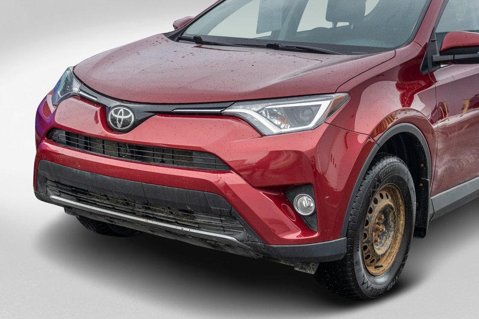 2018 Toyota RAV4 XLE TOIT ROUGE NO CARFAX CLAIM