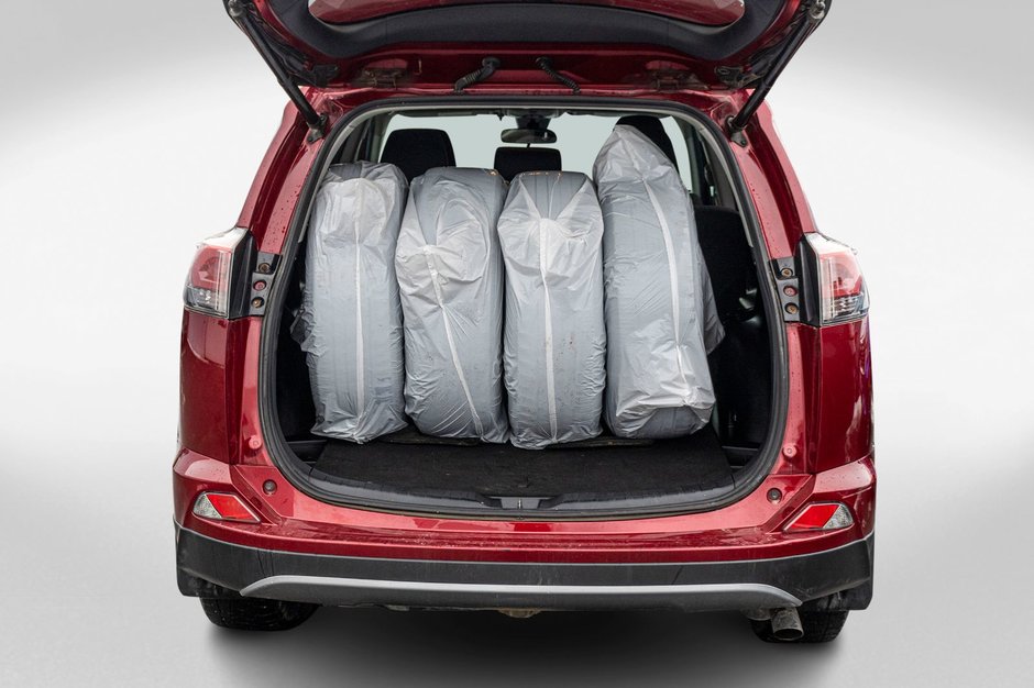 2018 Toyota RAV4 XLE TOIT ROUGE NO CARFAX CLAIM