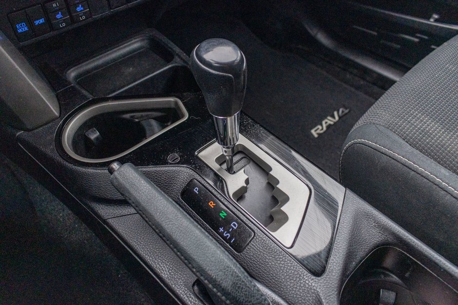 2018 Toyota RAV4 XLE TOIT ROUGE NO CARFAX CLAIM