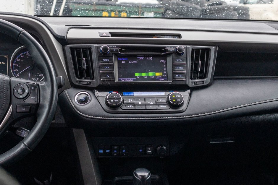 2018 Toyota RAV4 XLE TOIT ROUGE NO CARFAX CLAIM