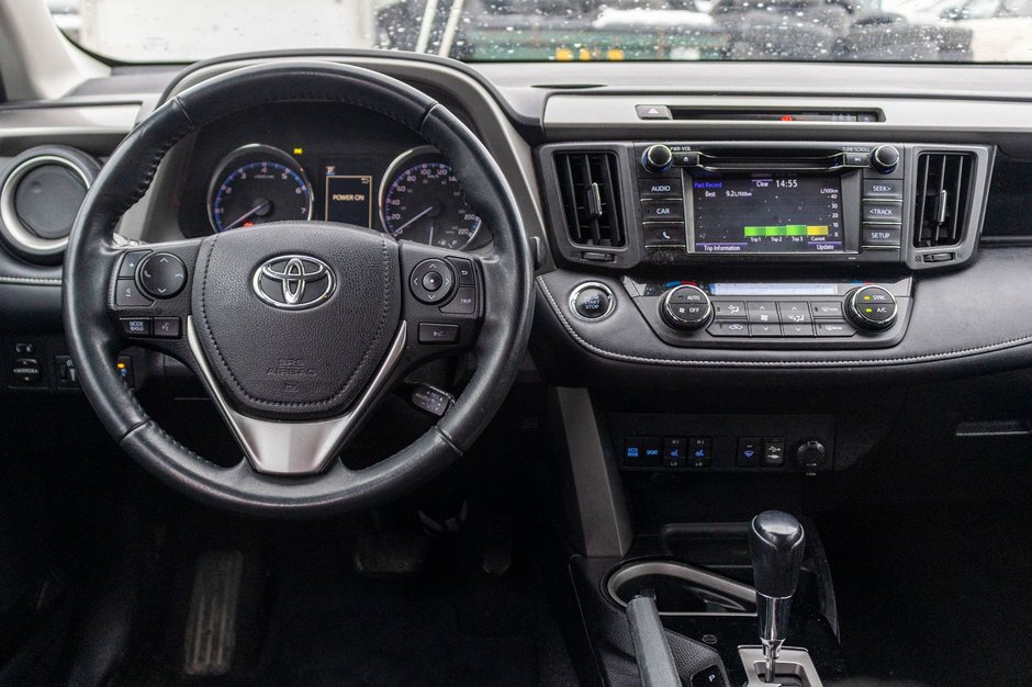 2018 Toyota RAV4 XLE TOIT ROUGE NO CARFAX CLAIM