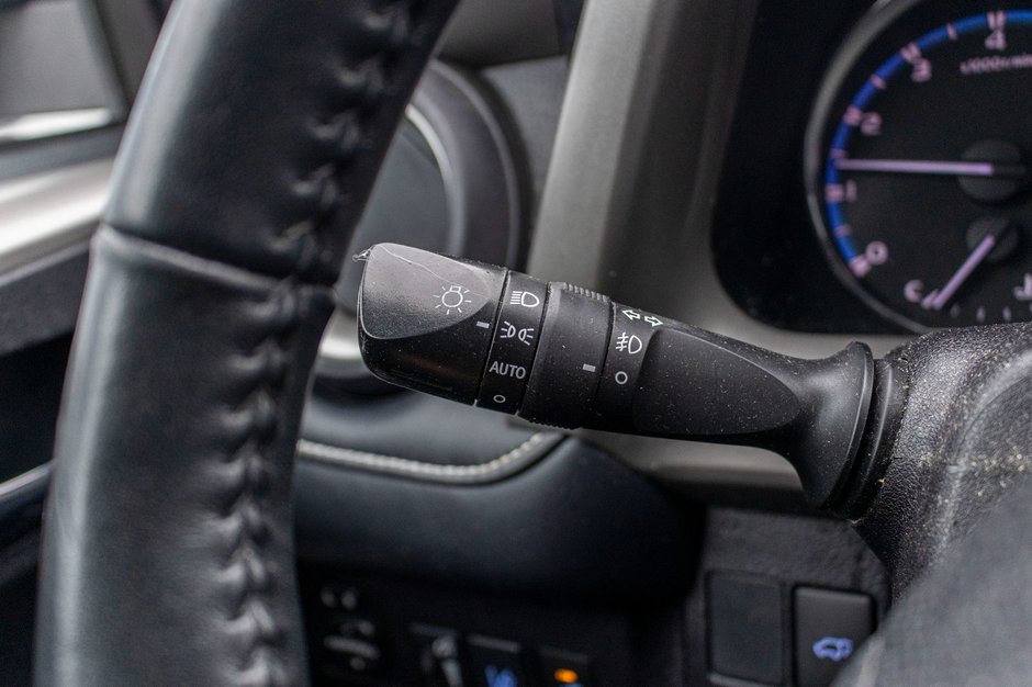 2018 Toyota RAV4 XLE TOIT ROUGE NO CARFAX CLAIM