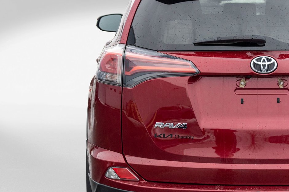 2018 Toyota RAV4 XLE TOIT ROUGE NO CARFAX CLAIM