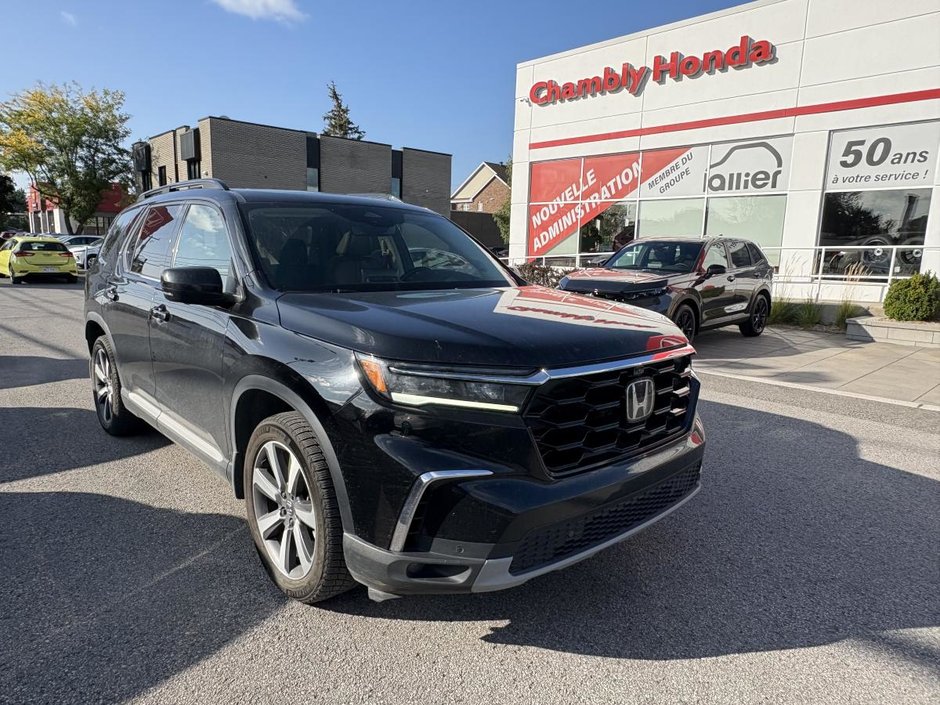 2023 Honda Pilot Touring AWD 8 SEATERS I LEATHER I HEATED AND COOLING SEATS I MAGS I PANORAMIC SUNROOF I CARPLAY in Montréal, Quebec