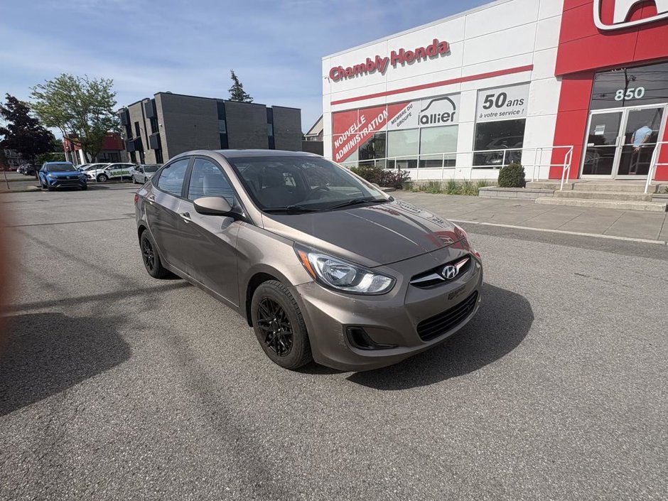 Hyundai Accent GL *Ltd Avail* 59,000 KM I CARPLAY I ANDROID AUTO I A/C I AUTOMATIC 2013 à Montréal, Québec