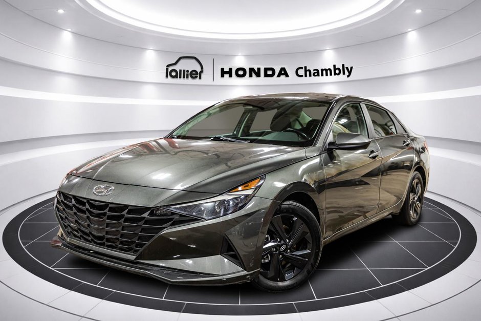 Hyundai Elantra Preferred IVT w/Tech Pkg I NEW BRAKES ON 4 WHEELS I CARPLAY I MAGS I HEATED SEATS I CAMERA 2023 à Montréal, Québec
