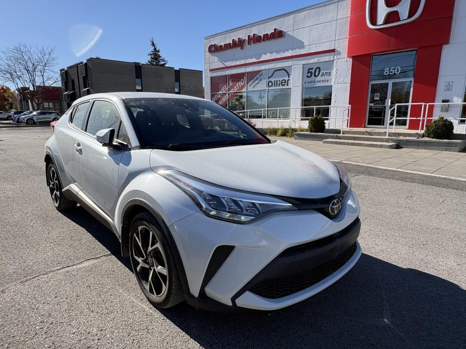 Toyota C-HR XLE Premium MAGS I HEATED SEATS AND STEERING WHEEL I BLUETOOTH I CAMERA I ACTIVE SECURITY 2021 à Montréal, Québec
