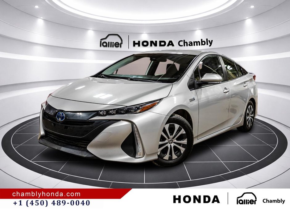 2021 Toyota Prius Prime MAGS I HEATED SEATS I CARPLAY I 2$ FOR A LITRE IS NOT THAT BAD!!! in Montréal, Quebec