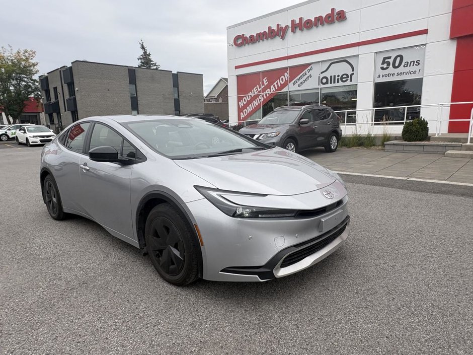 2023 Toyota Prius Prime SE Auto I CARPLAY I MAGS I HEATED SEATS I CAMERA I ACTIVE SECURITY in Montréal, Quebec