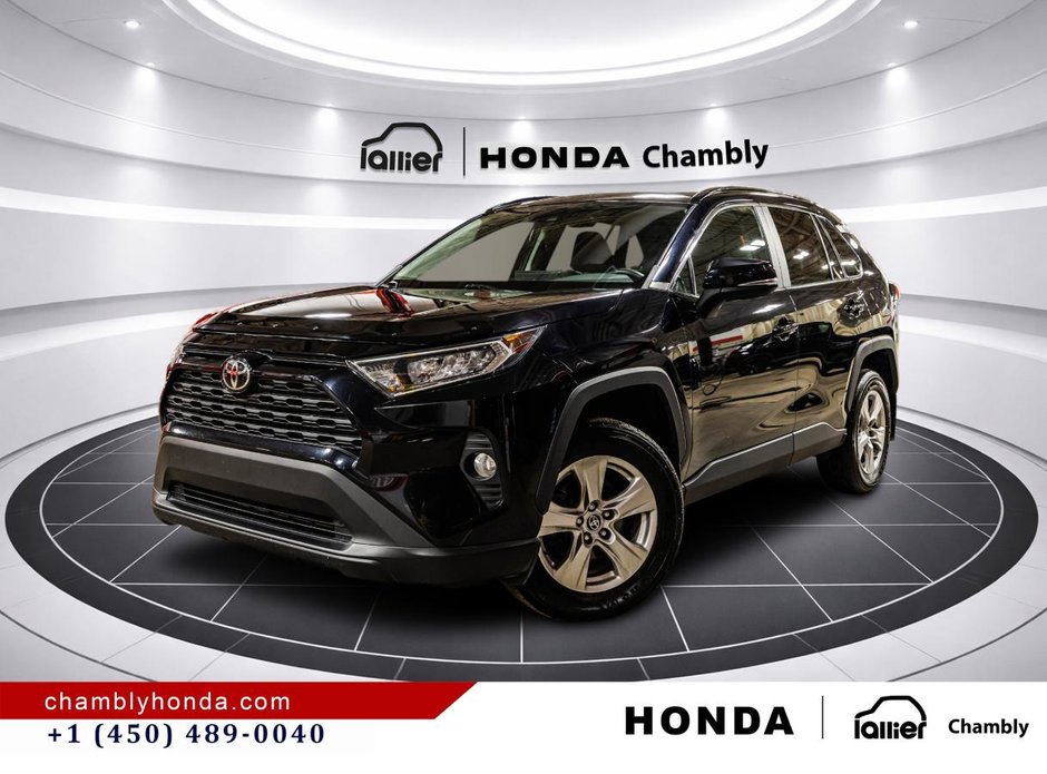 Toyota RAV4 XLE AWD I SUNROOF I MAGS I HEATED SEATS AND STEERING WHEEL I CARPLAY I ACTIVE SECURITY 2021 à Montréal, Québec