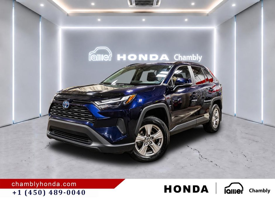 Toyota RAV4 Hybrid XLE AWD SUNROOF I MAGS I HEATED SEATS AND STEERING WHEEL I CAMERA I ACTIVE SECURITY 2024 à Montréal, Québec