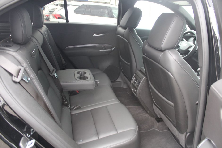 2022 Cadillac XT4 AWD Luxury-17