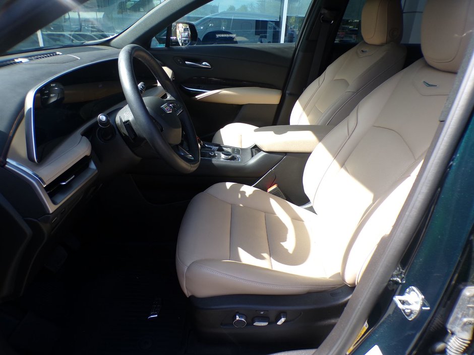 2024 Cadillac XT4 AWD Premium Luxury-9