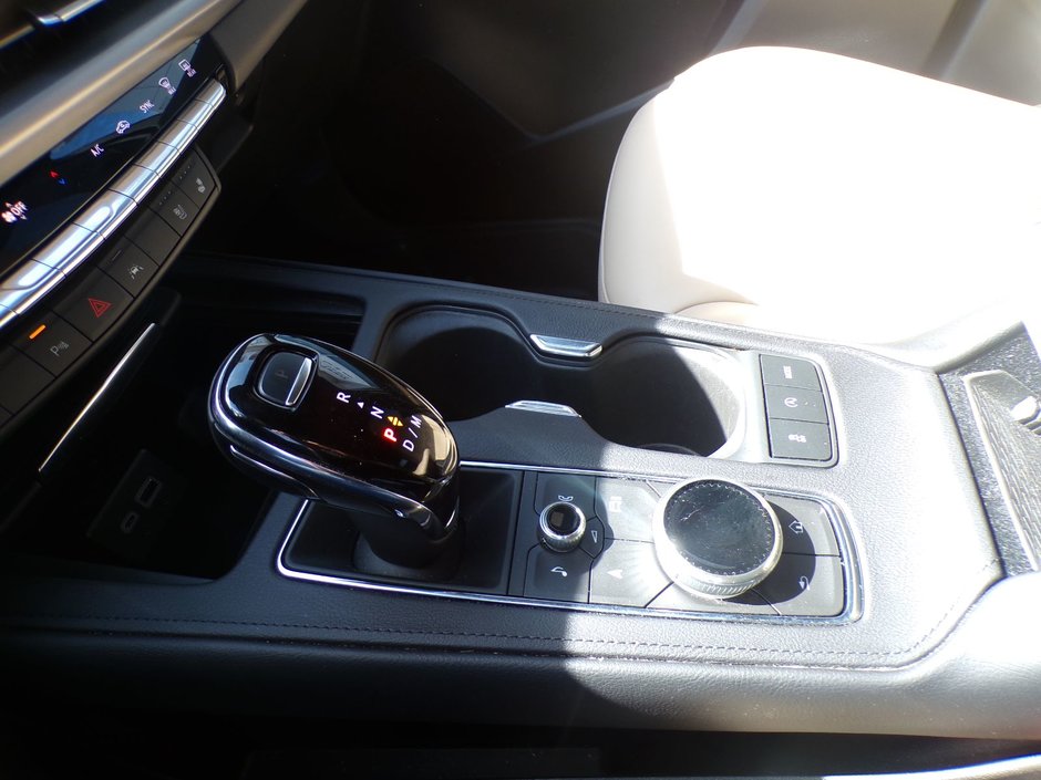 2024 Cadillac XT4 AWD Premium Luxury-17