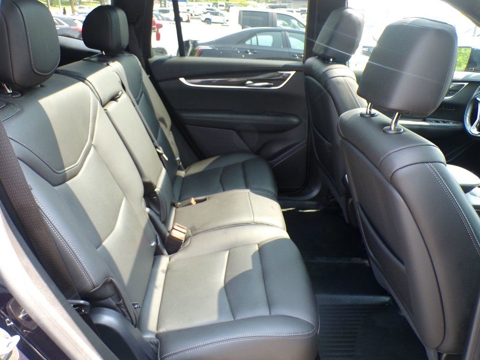 2022 Cadillac XT6 Sport-17