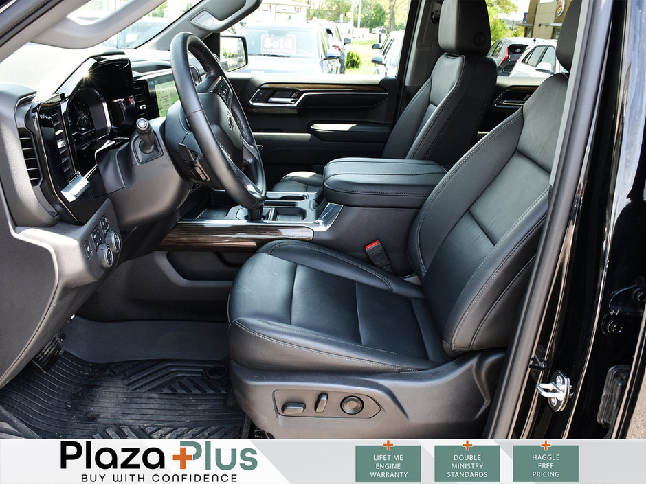 2024 Chevrolet Silverado 1500 LT Trail Boss 5.3L V8 | LTZ PKG|  LEATHER | SUNROOF | LIKE NEW