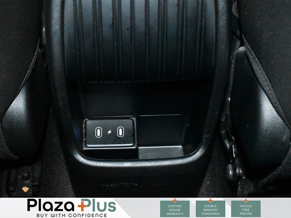 2024 Hyundai Kona Preferred HEATED SEATS, APPLE CARPLAY / ANDROID AUTO, BACK UP CAMERA, HEATED STEERING WHEEL