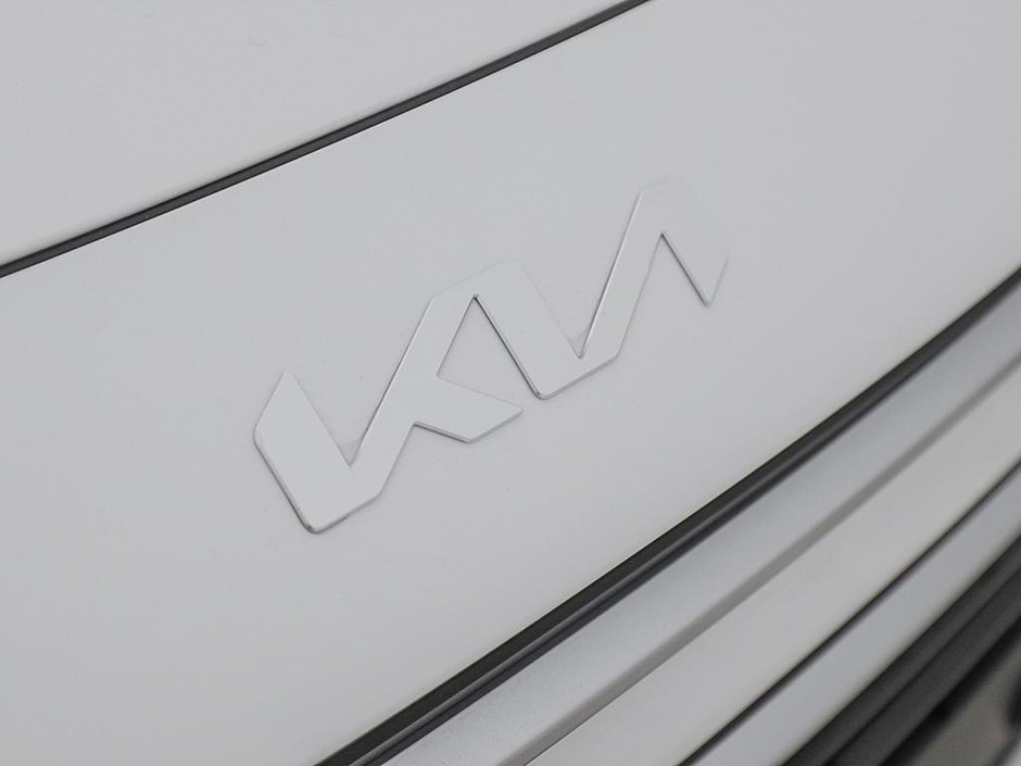 2025 Kia Niro HEV LX-8