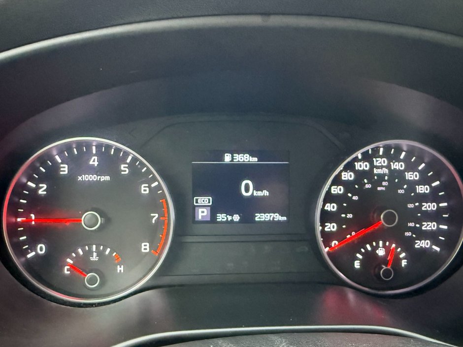 2021 Kia Sportage LX SUPER LOW KM!