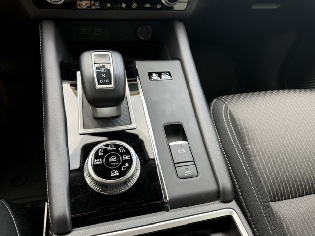 2024 Mitsubishi Outlander Plug-In Hybrid ES ONE-OWNER | PHEV | AWD