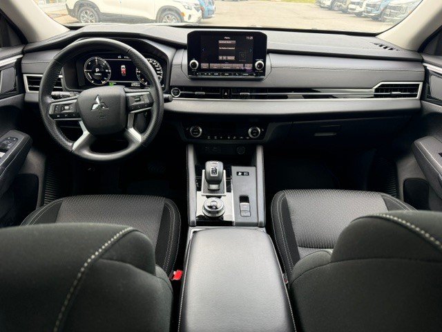 2024 Mitsubishi Outlander Plug-In Hybrid ES ONE-OWNER | PHEV | AWD