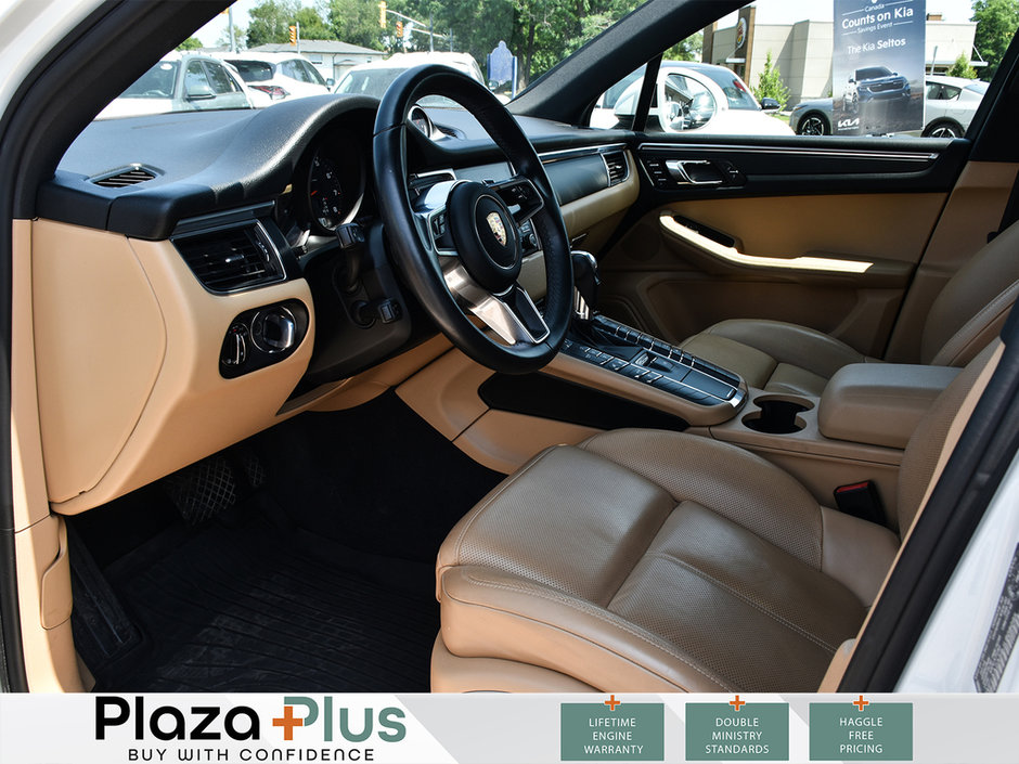 2018 Porsche Macan BASE PANO SUNROOF | LEATHER | POWER TAILGATE | HEATED REAR SEATS
