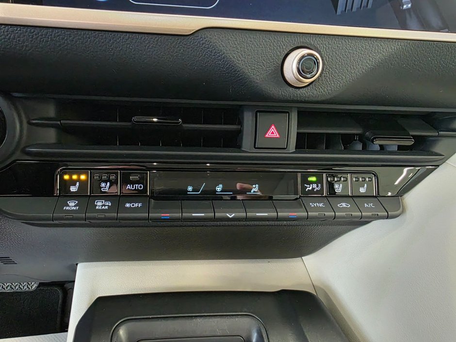 Toyota CROWN Limited 2023-21