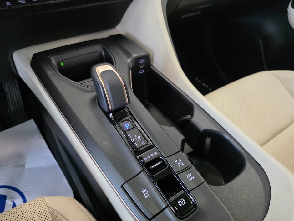 Toyota CROWN Limited 2023-22