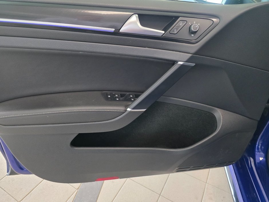 Volkswagen Golf R  2018-10
