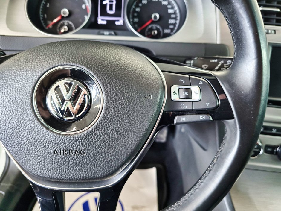 Volkswagen Golf Comfortline * Cuir * Blindspot * Push Button * A/C 2017-11