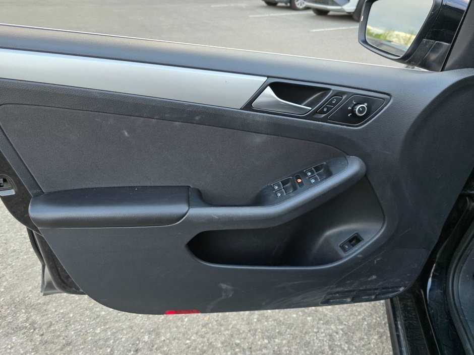 Volkswagen Jetta Sedan Comfortline 2014-10