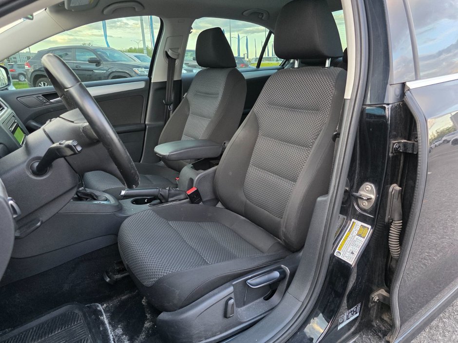Volkswagen Jetta Sedan Comfortline 2014-8
