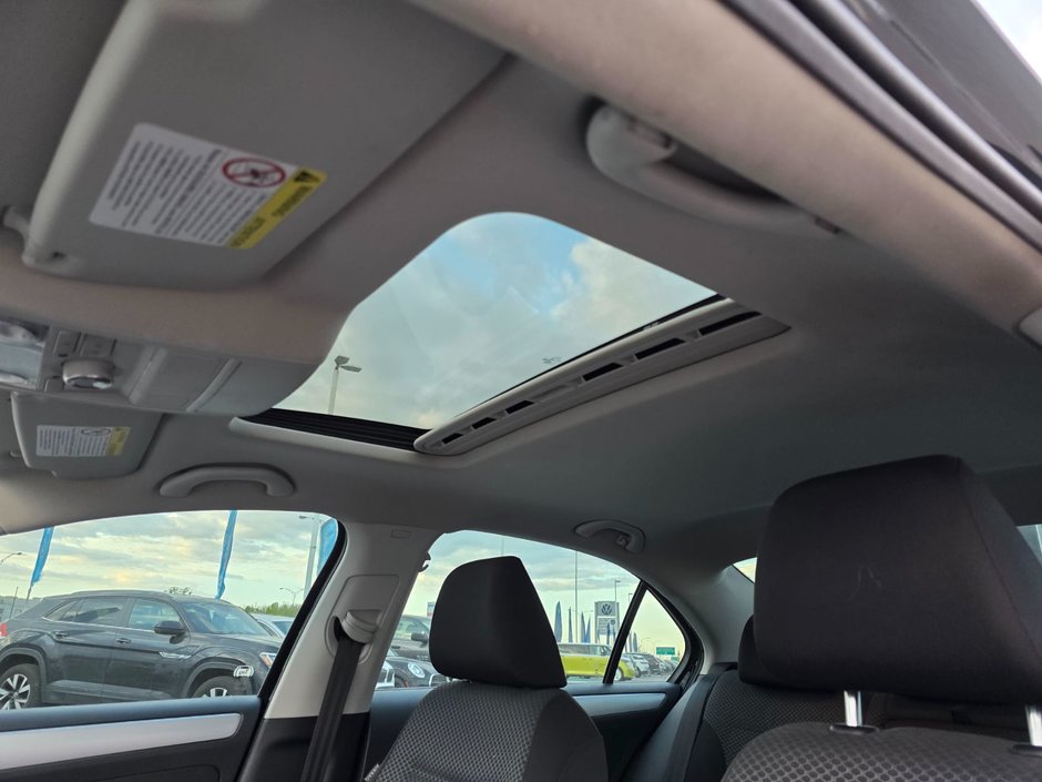 Volkswagen Jetta Sedan Comfortline 2014-19