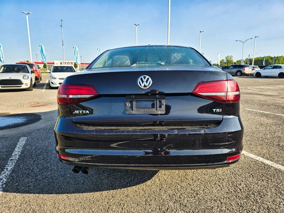 Volkswagen Jetta Sedan Trendline plus * Camera * 1.4 tsi * 2016-4