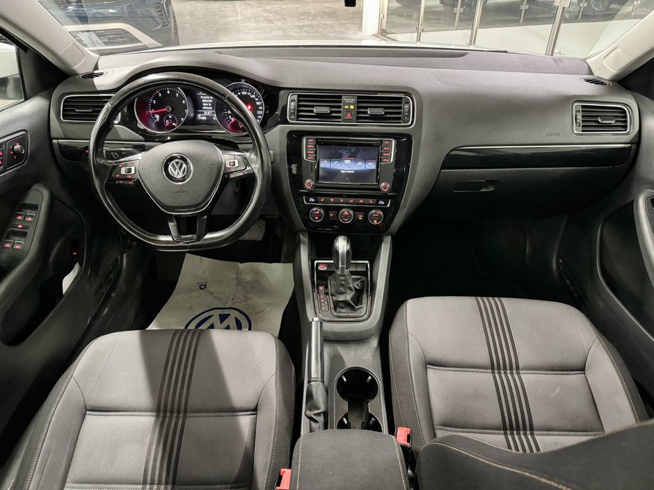 Volkswagen Jetta Sedan Wolfsburg Edition * Toit * App connect * Led * 2017-8