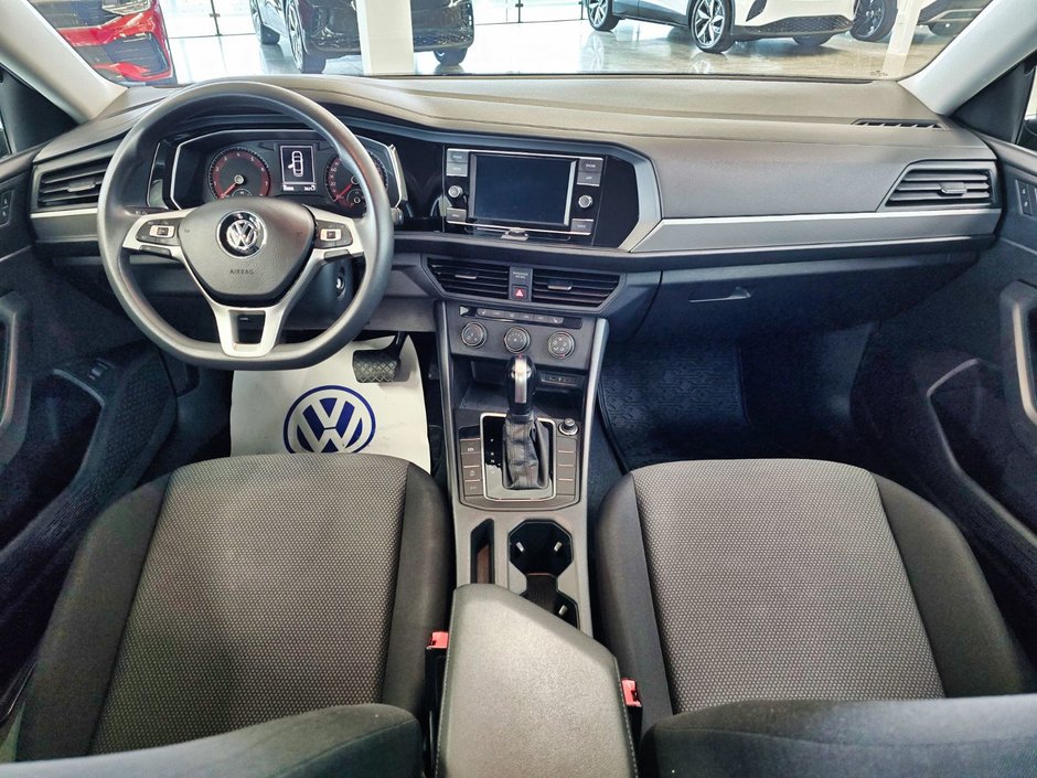 Volkswagen Jetta Comfortline * Mags R-line * App connect * Camera 2020-8