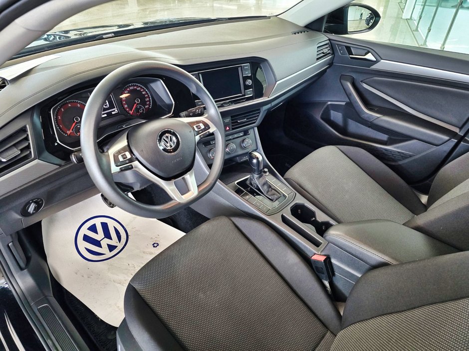 Volkswagen Jetta Comfortline * Mags R-line * App connect * Camera 2020-7
