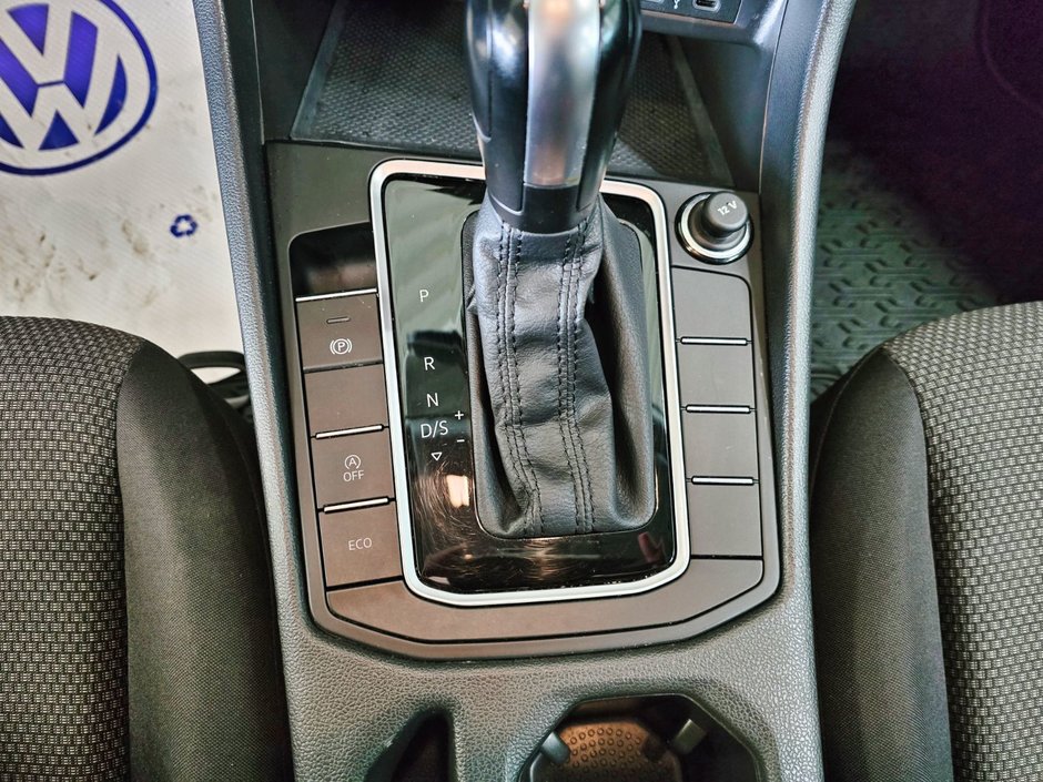 Volkswagen Jetta Comfortline * Mags R-line * App connect * Camera 2020-11