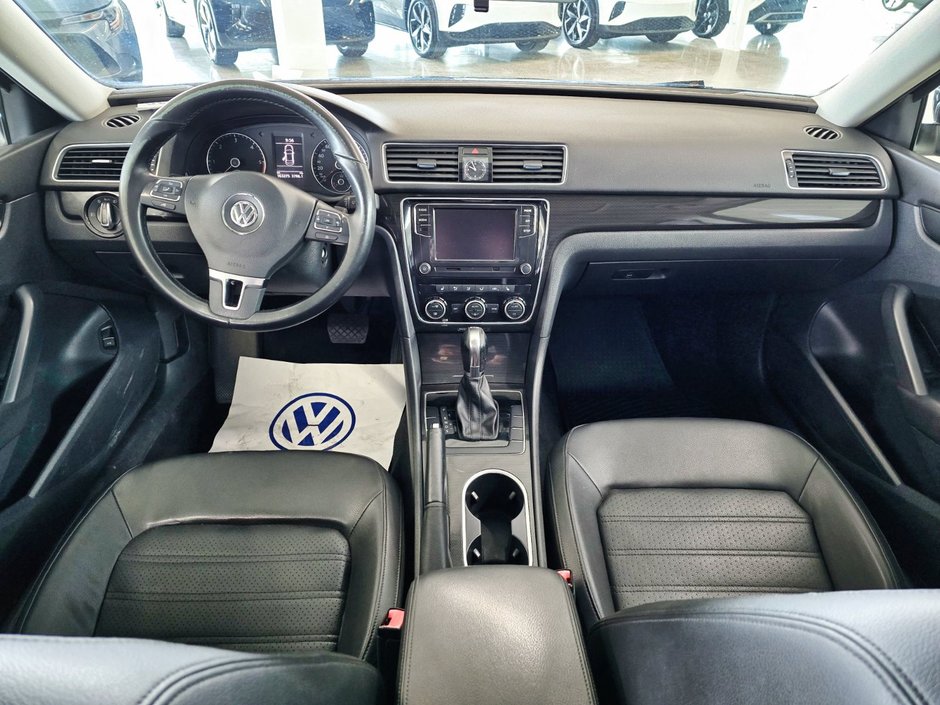 Volkswagen Passat Comfortline* Toit * Cuir * Push button * Camera * 2014-8