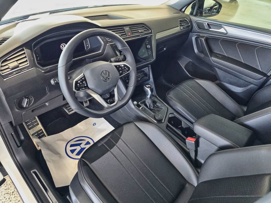 2022 Volkswagen Tiguan Comfortline R-Line Black Edition * Blanc Oryx *-8