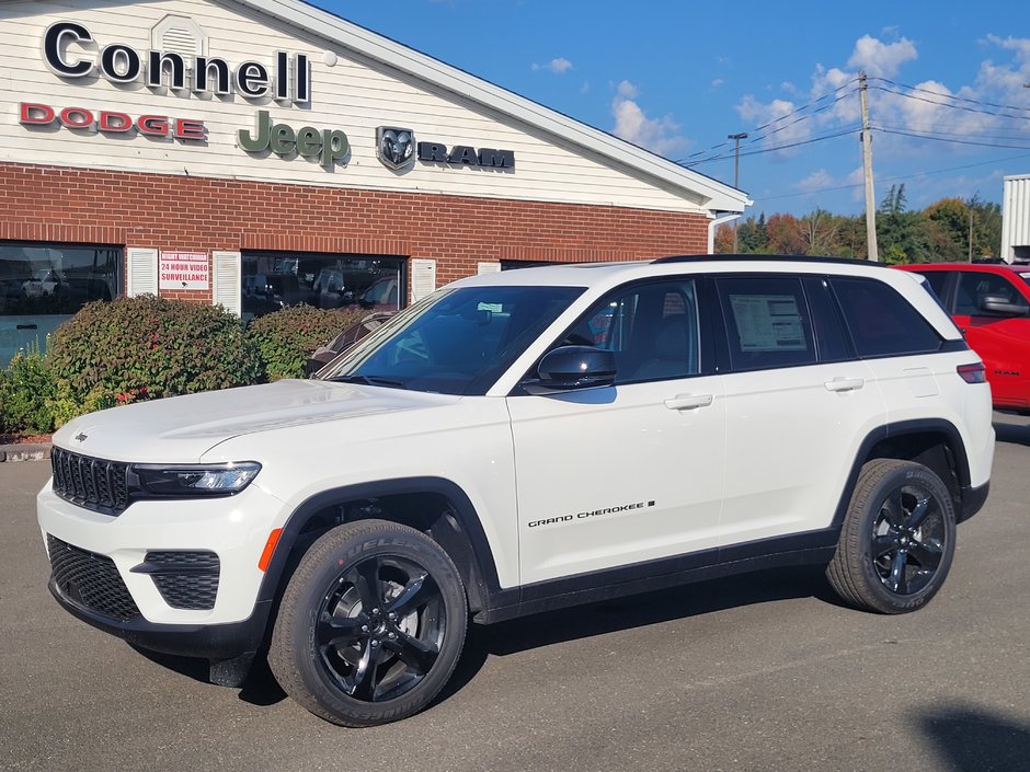 2025  Grand Cherokee ALTITUDE in Woodstock, New Brunswick