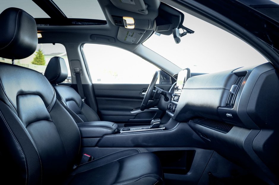 2023 Nissan Pathfinder SL-18