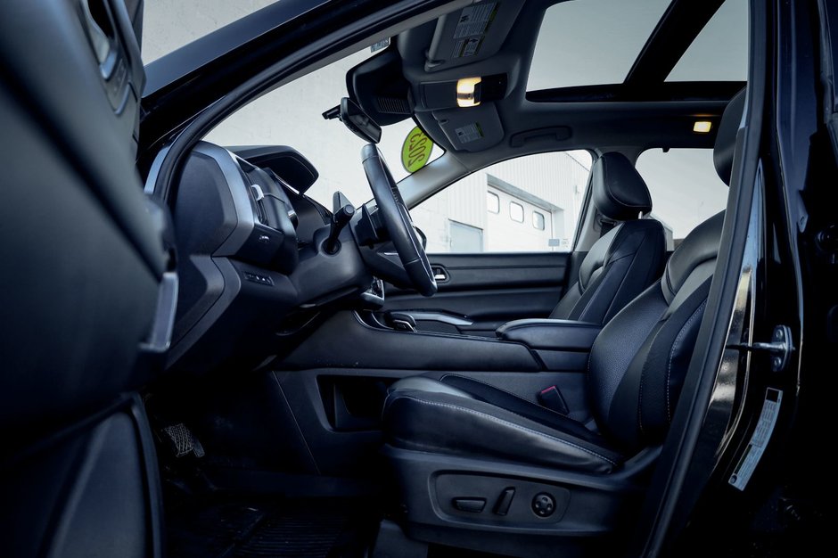 2023 Nissan Pathfinder SL-8