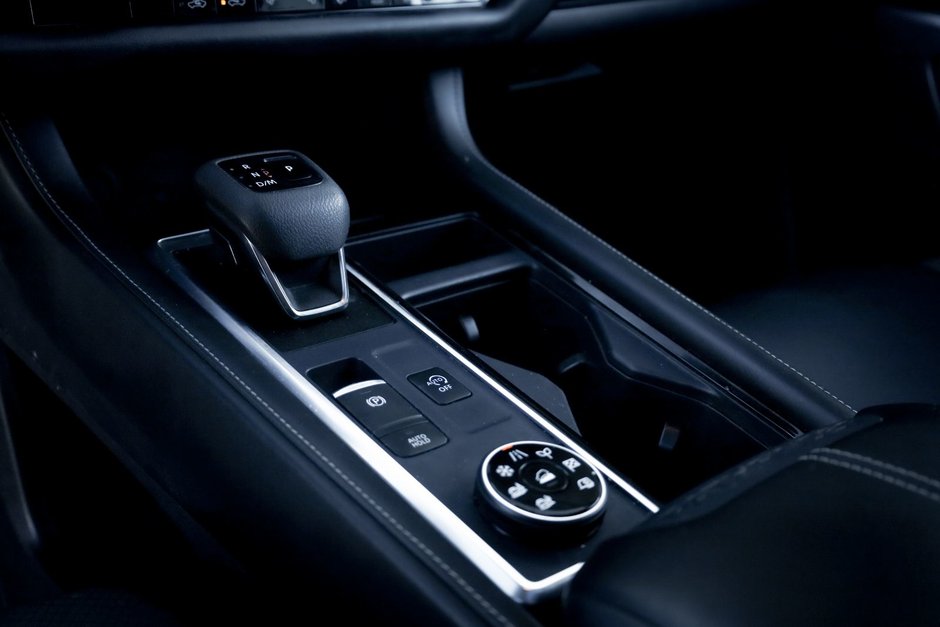 2023 Nissan Pathfinder SL-12