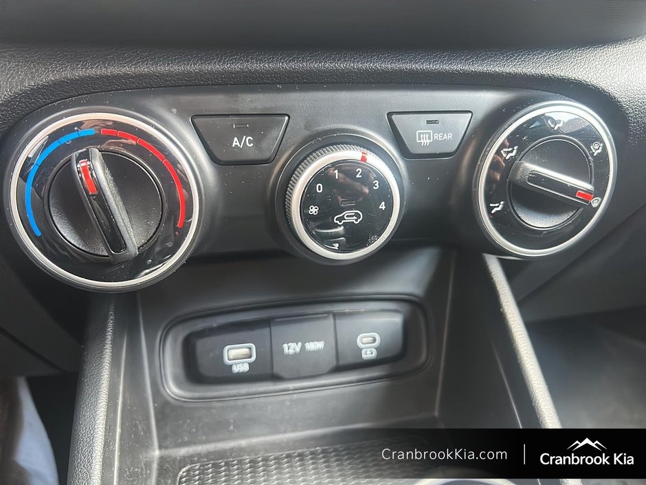 2023 Hyundai VENUE ULTIMATE BLACK-17