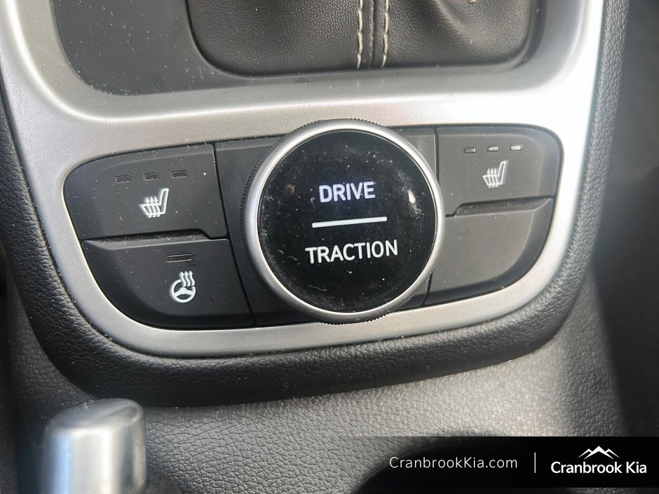 2023 Hyundai VENUE ULTIMATE BLACK-14