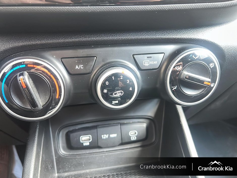 2023 Hyundai VENUE ULTIMATE BLACK-20