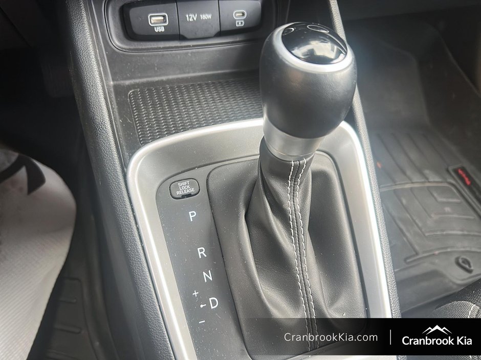 2023 Hyundai VENUE ULTIMATE BLACK-13