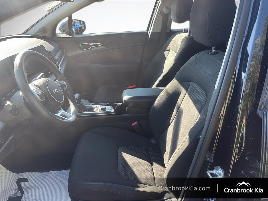 2024 Kia Sportage LX-8