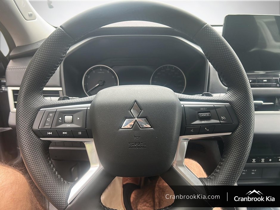 2025 Mitsubishi OUTLANDER ES-11